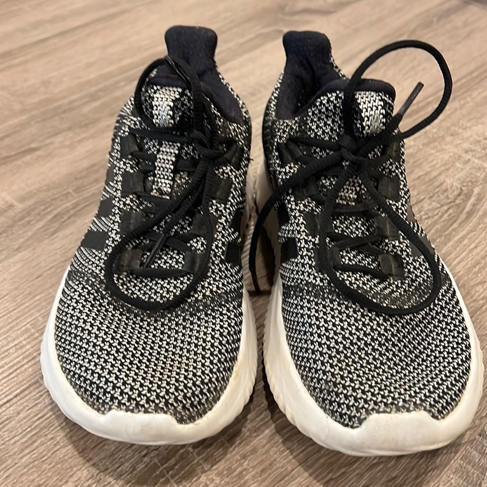 Adidas women’s size 5 Cloudfoam sneakers